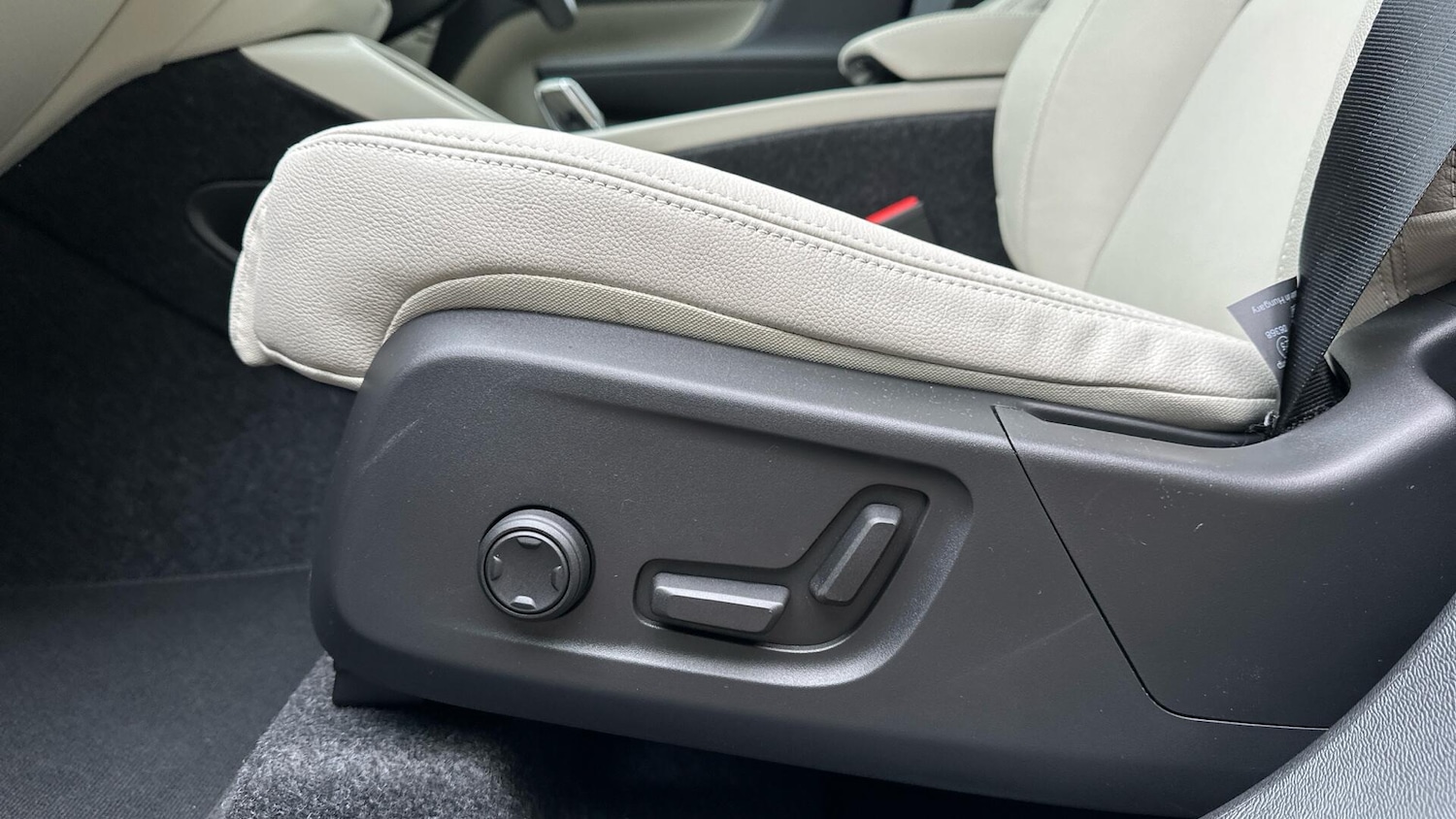 Used Volvo XC40 2025 for sale - 76561337: Photo 27