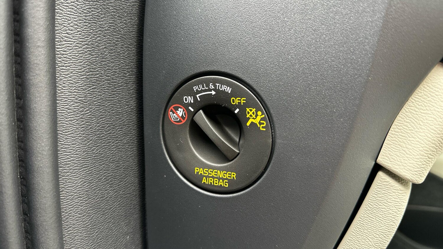 Used Volvo XC40 2025 for sale - 76561337: Photo 28