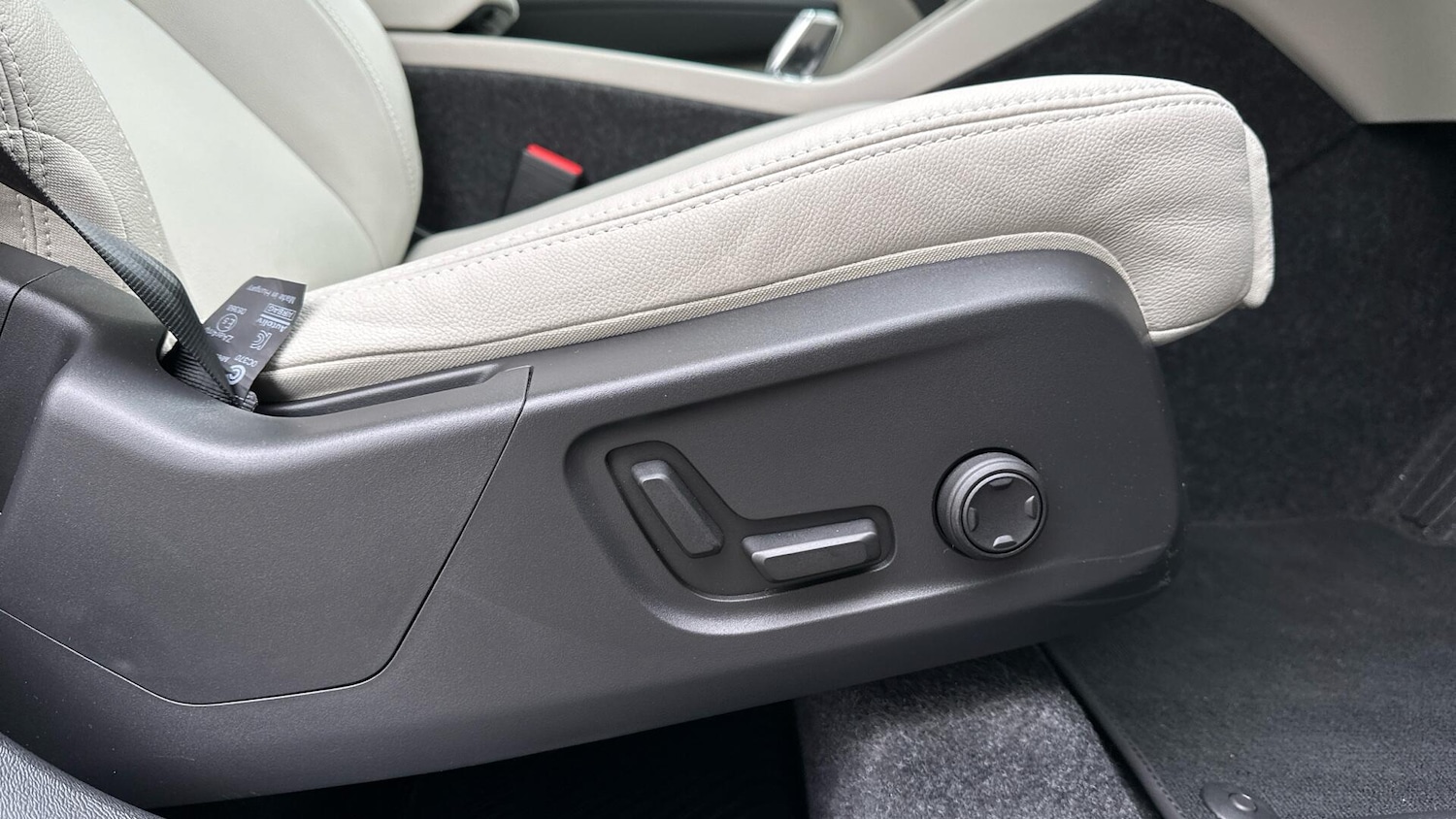 Used Volvo XC40 2025 for sale - 76561337: Photo 29