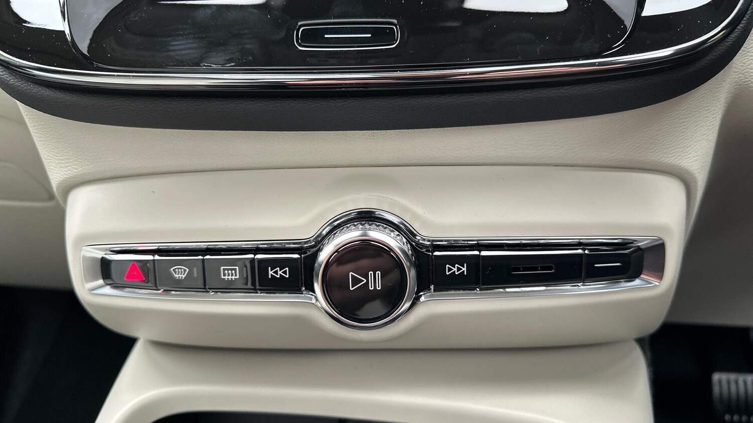 Used Volvo XC40 2025 for sale - 76561337: Photo 30