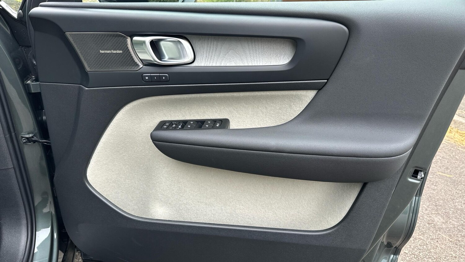 Used Volvo XC40 2025 for sale - 76561337: Photo 31