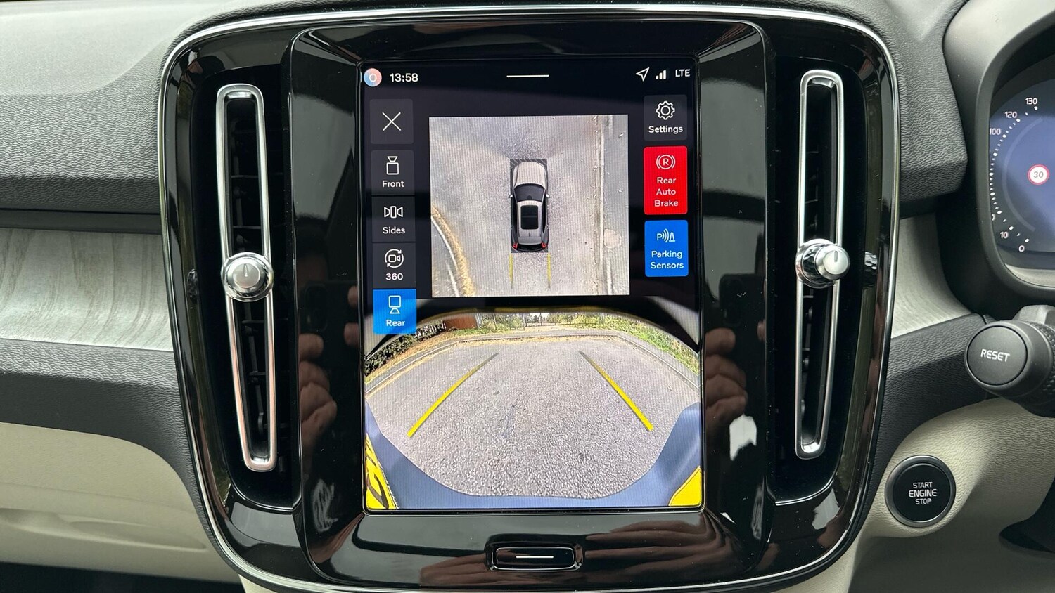 Used Volvo XC40 2025 for sale - 76561337: Photo 39