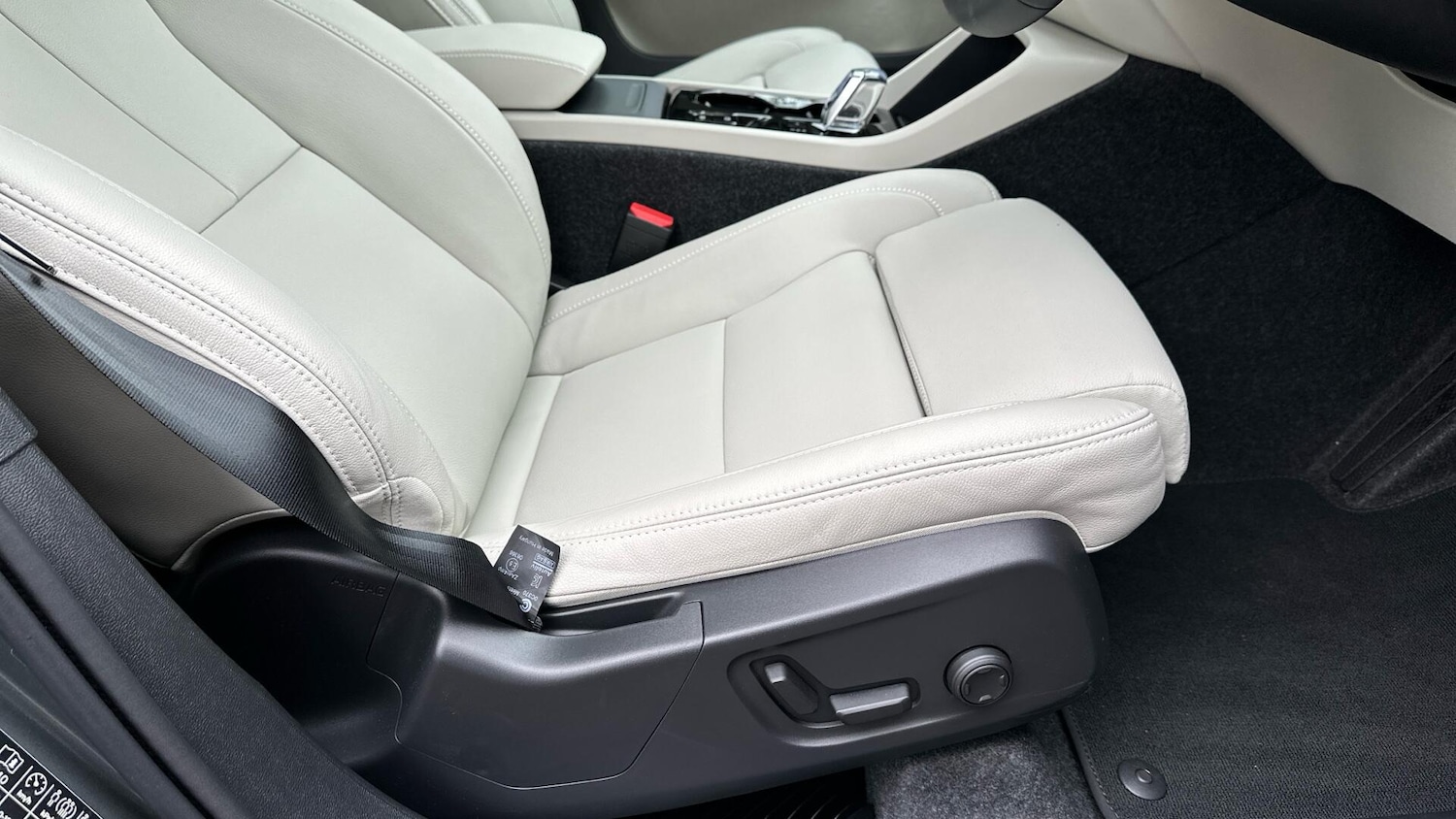 Used Volvo XC40 2025 for sale - 76561337: Photo 48