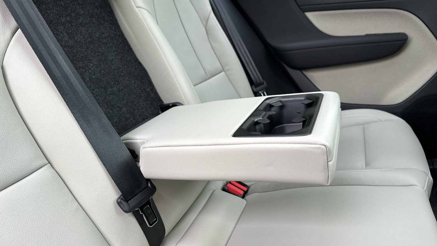 Used Volvo XC40 2025 for sale - 76561337: Photo 50