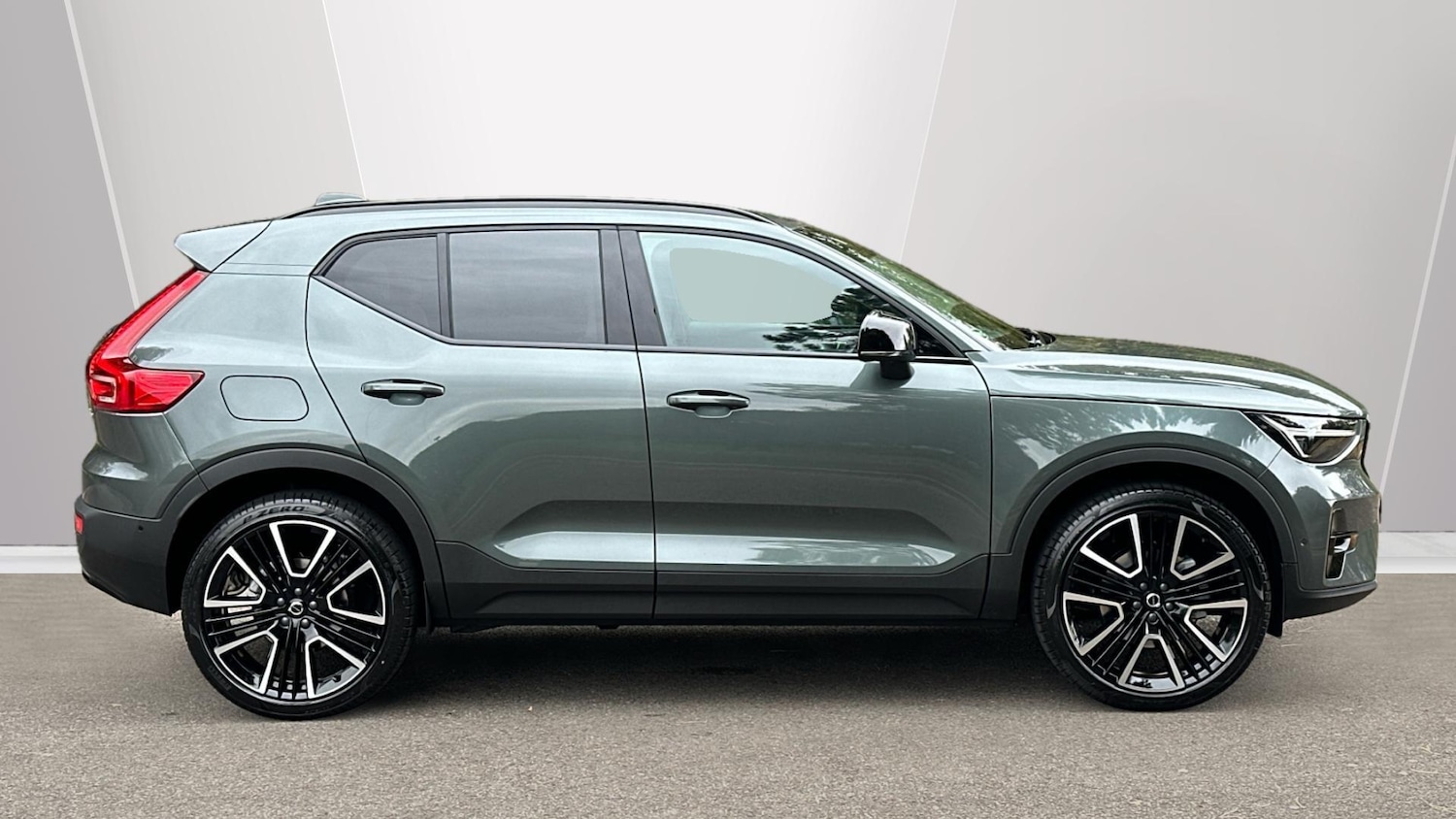 Used Volvo XC40 2025 for sale - 76561337: Photo 8