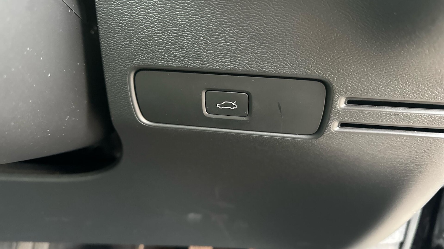 Used Volvo XC40 2022 for sale - 77216008: Photo 36