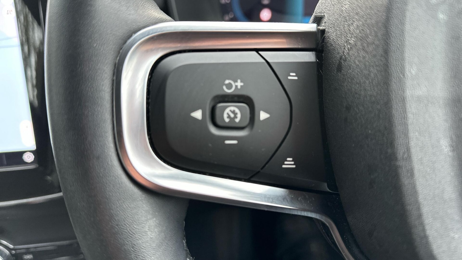 Used Volvo XC40 2022 for sale - 77216008: Photo 39