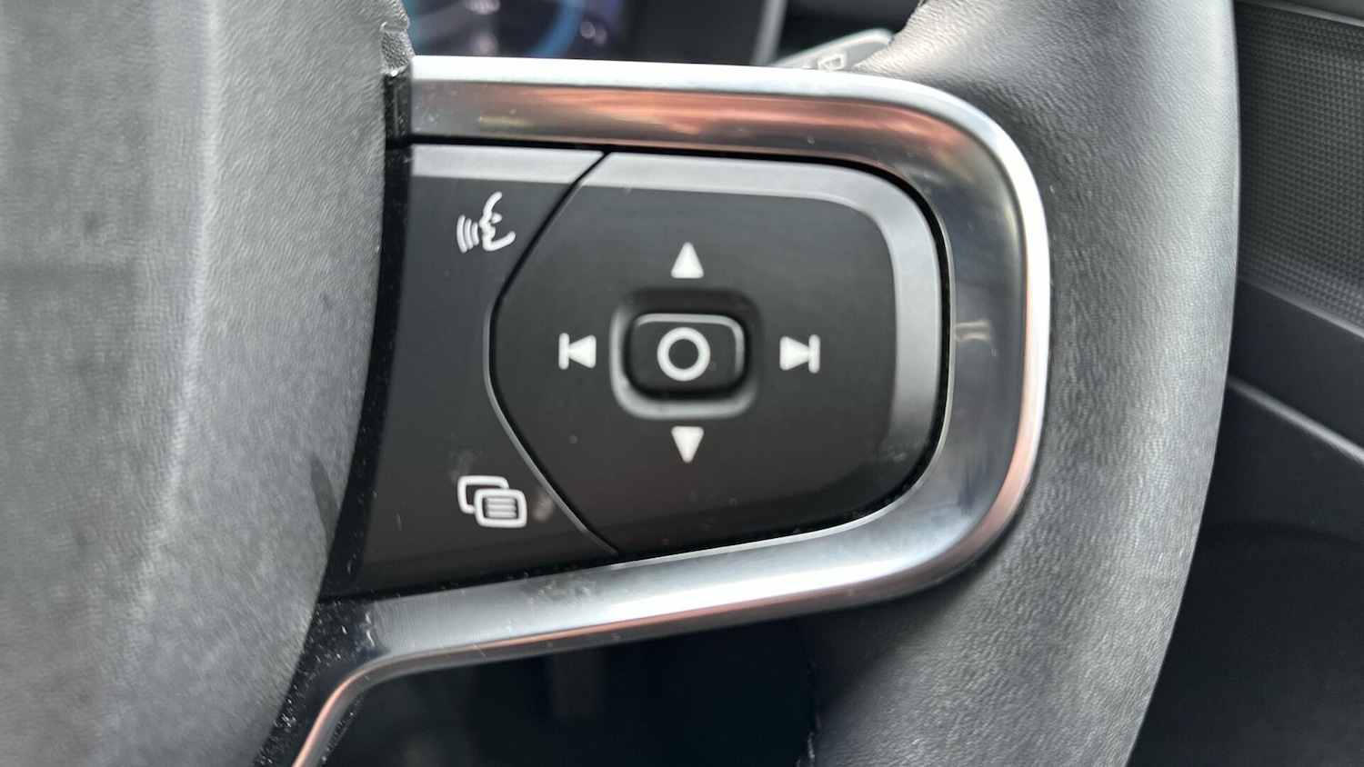 Used Volvo XC40 2022 for sale - 77216008: Photo 40