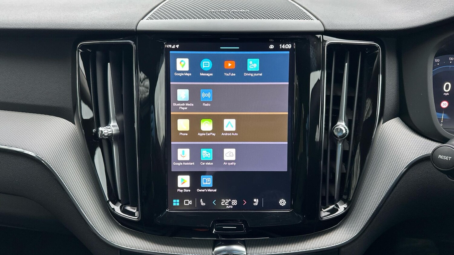 Used Volvo XC60 2024 for sale - 77672971: Photo 12