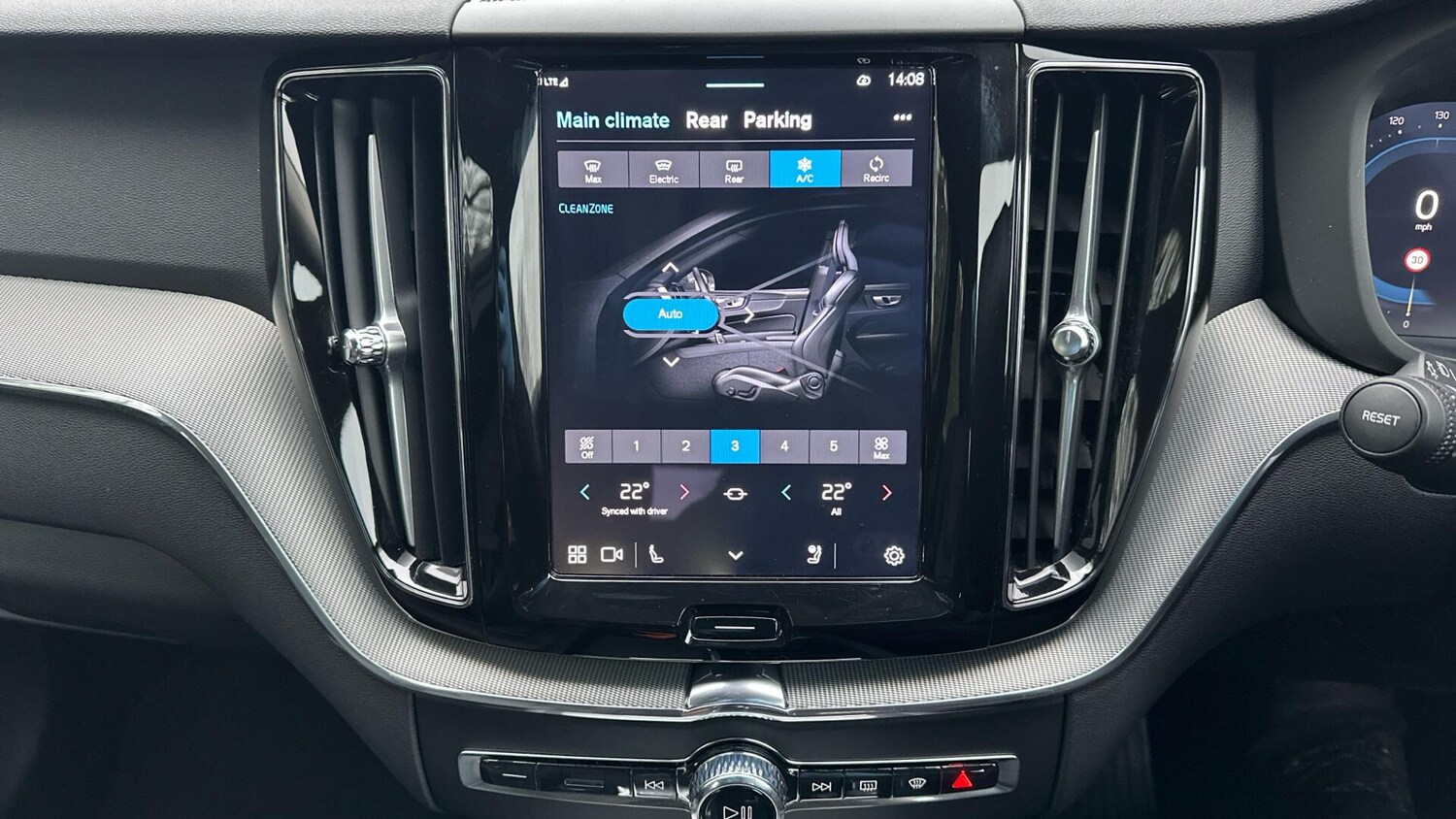 Used Volvo XC60 2024 for sale - 77672971: Photo 45