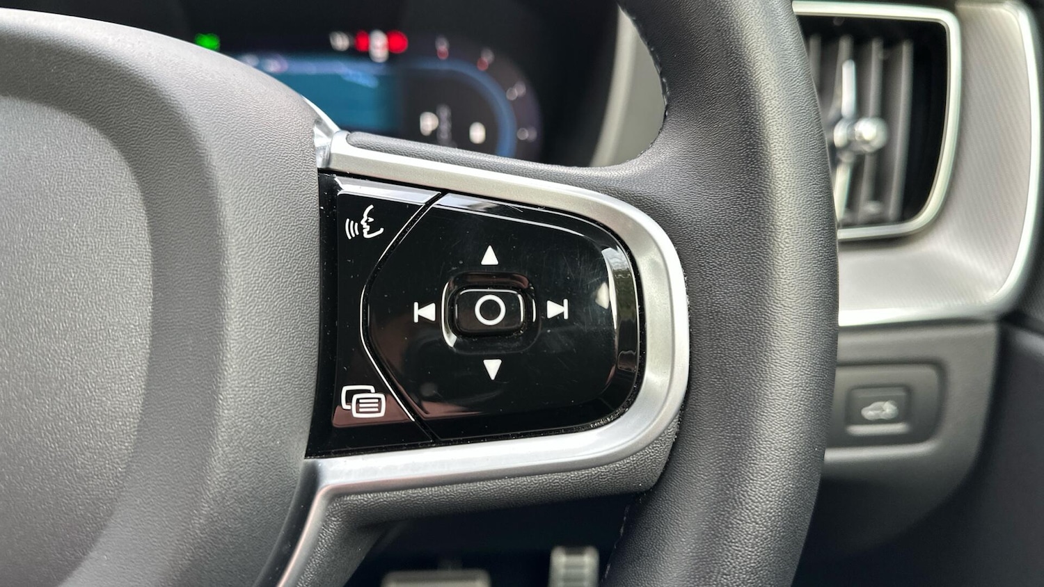 Used Volvo XC60 2022 for sale - 76337858: Photo 23