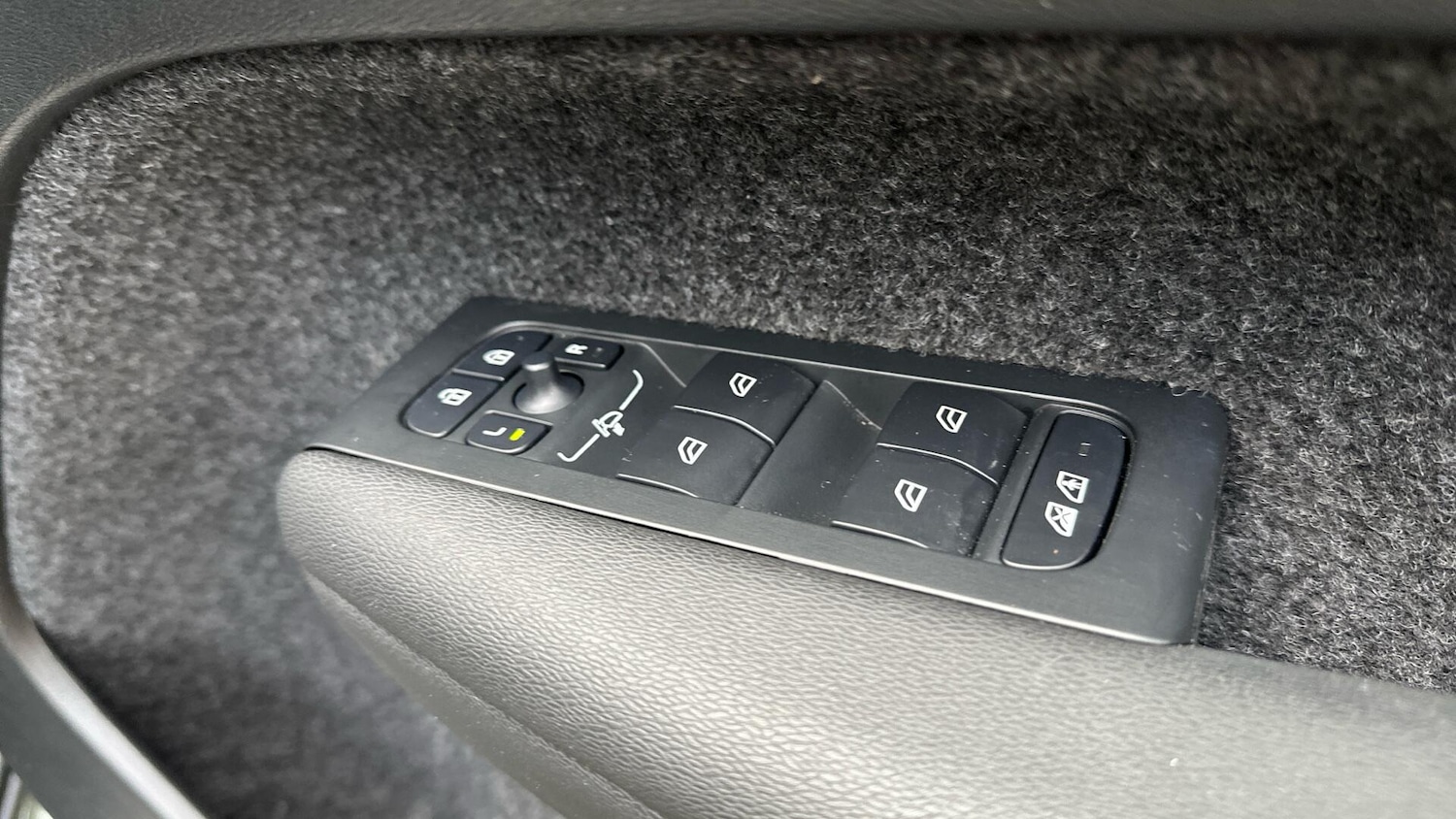 Used Volvo XC40 2024 for sale - 76336632: Photo 25