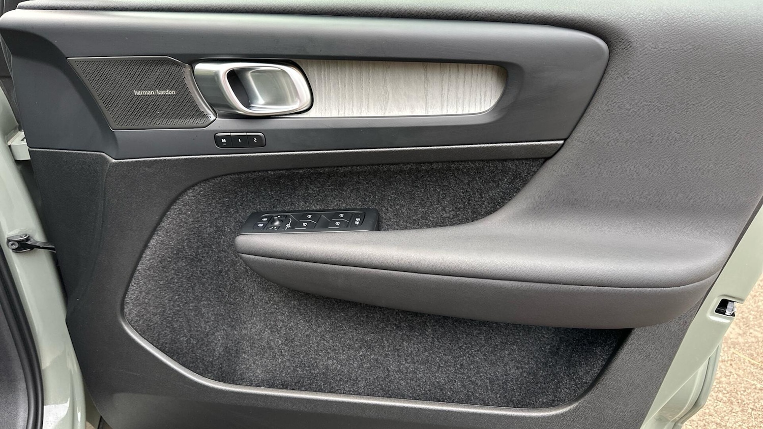 Used Volvo XC40 2024 for sale - 76336632: Photo 33