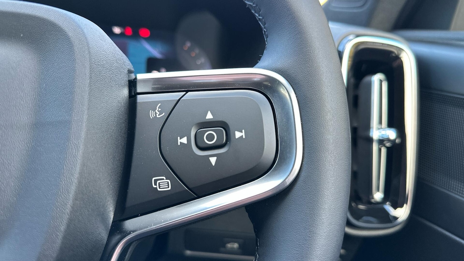 Used Volvo XC40 2025 for sale - 76336182: Photo 22