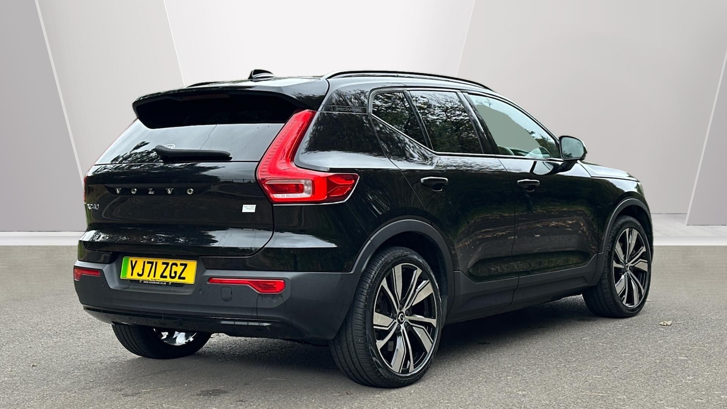 Used Volvo XC40 2021 for sale - 76337839: Photo 2