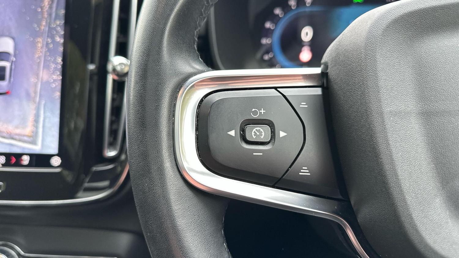 Used Volvo XC40 2021 for sale - 76337839: Photo 21