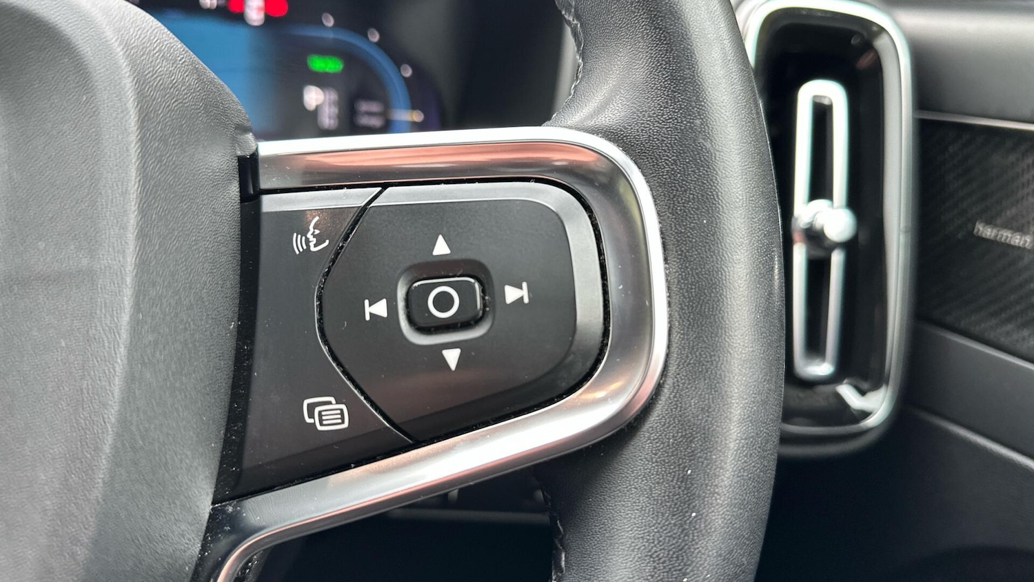 Used Volvo XC40 2021 for sale - 76337839: Photo 22