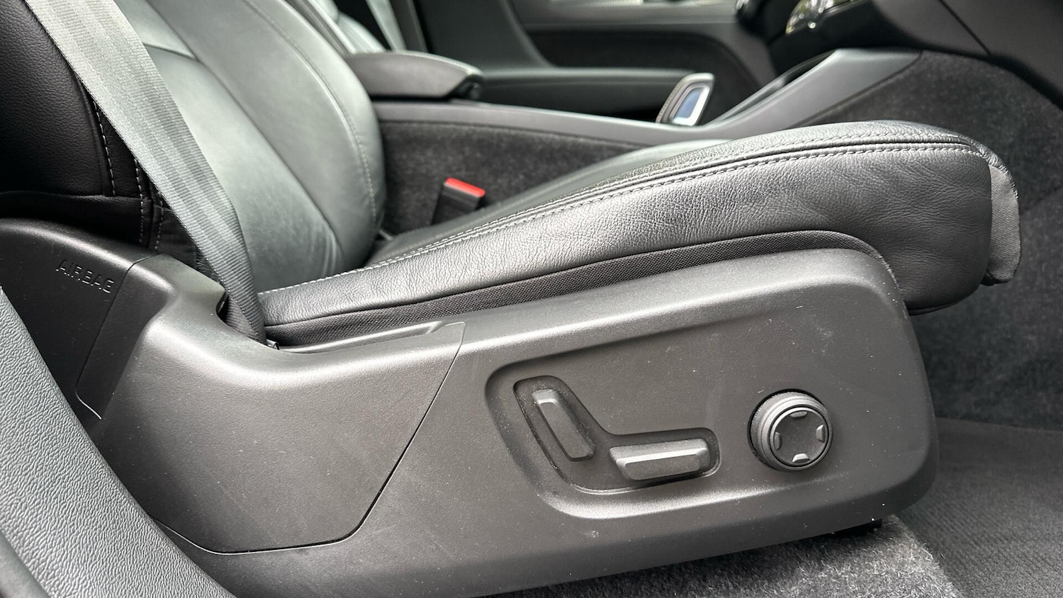 Used Volvo XC40 2021 for sale - 76337839: Photo 43