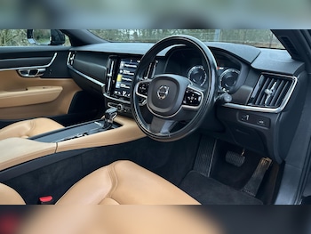 Used Volvo V90 Cross Country 2018 for sale - 77215060: Photo