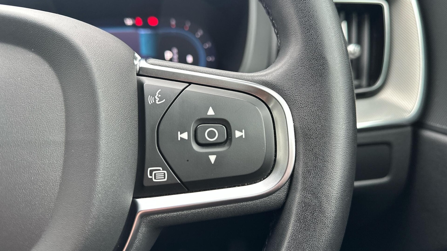 Used Volvo XC60 2023 for sale - 77103599: Photo 21