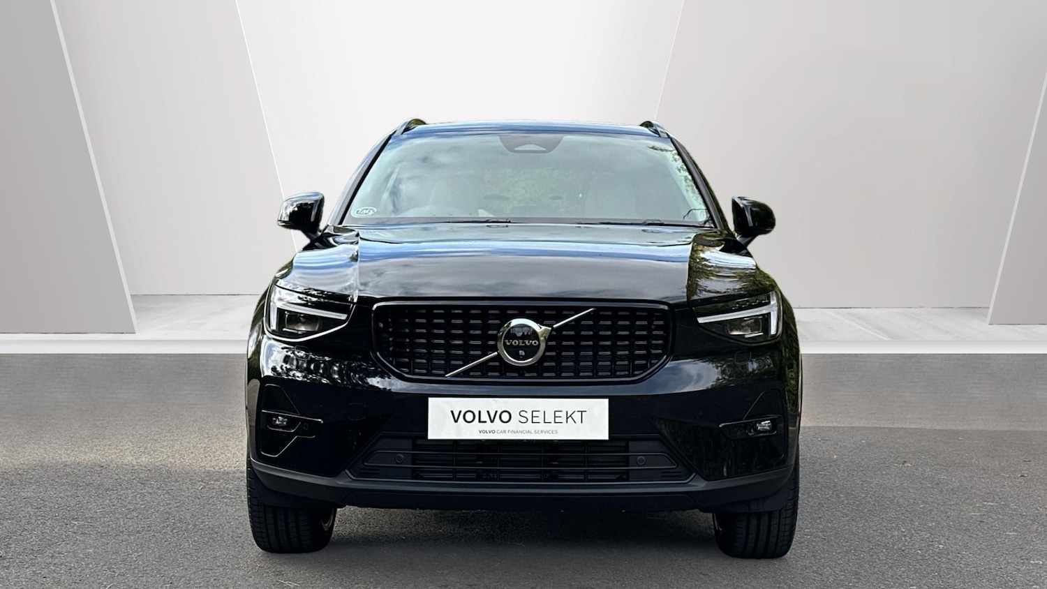 Used Volvo XC40 2025 for sale - 76337593: Photo 2