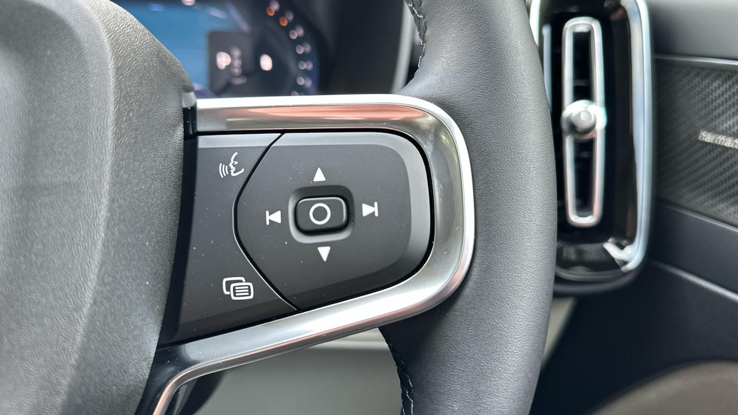 Used Volvo XC40 2025 for sale - 76337593: Photo 23