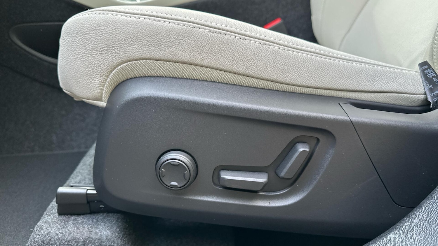 Used Volvo XC40 2025 for sale - 76337593: Photo 29