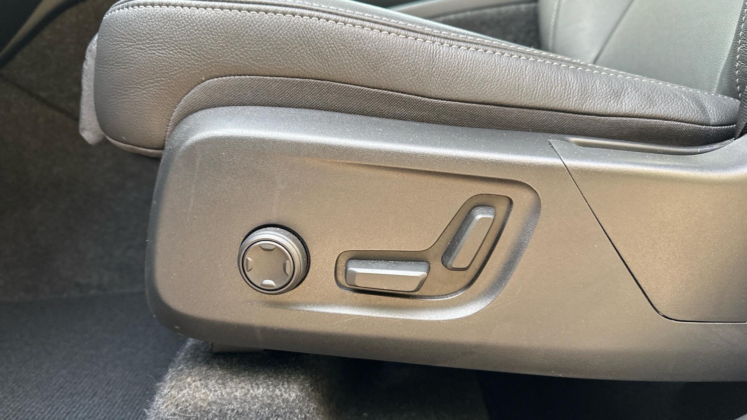 Used Volvo XC40 2024 for sale - 76336677: Photo 27