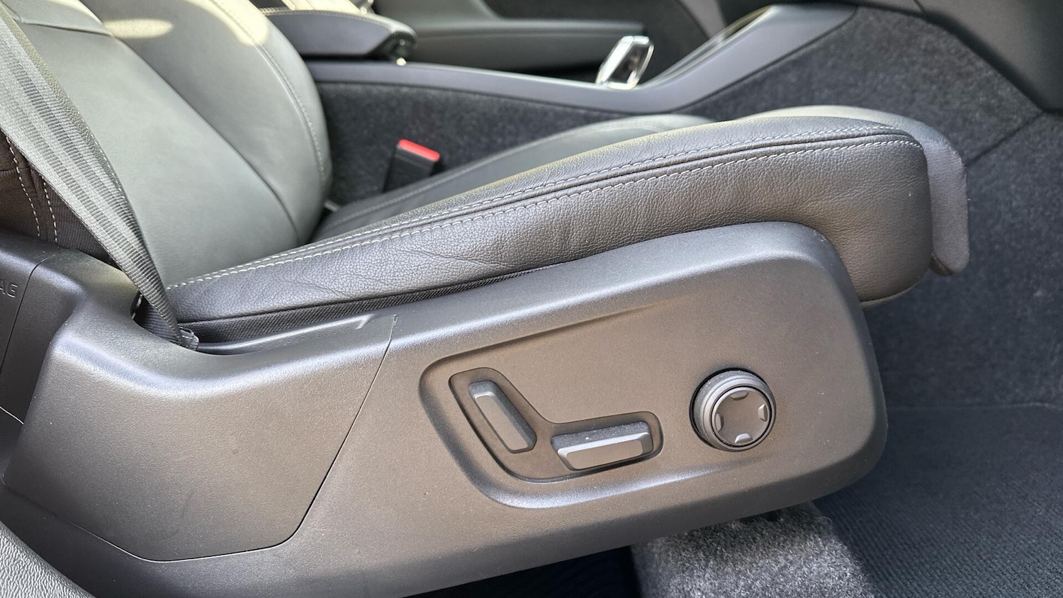 Used Volvo XC40 2024 for sale - 76336677: Photo 50