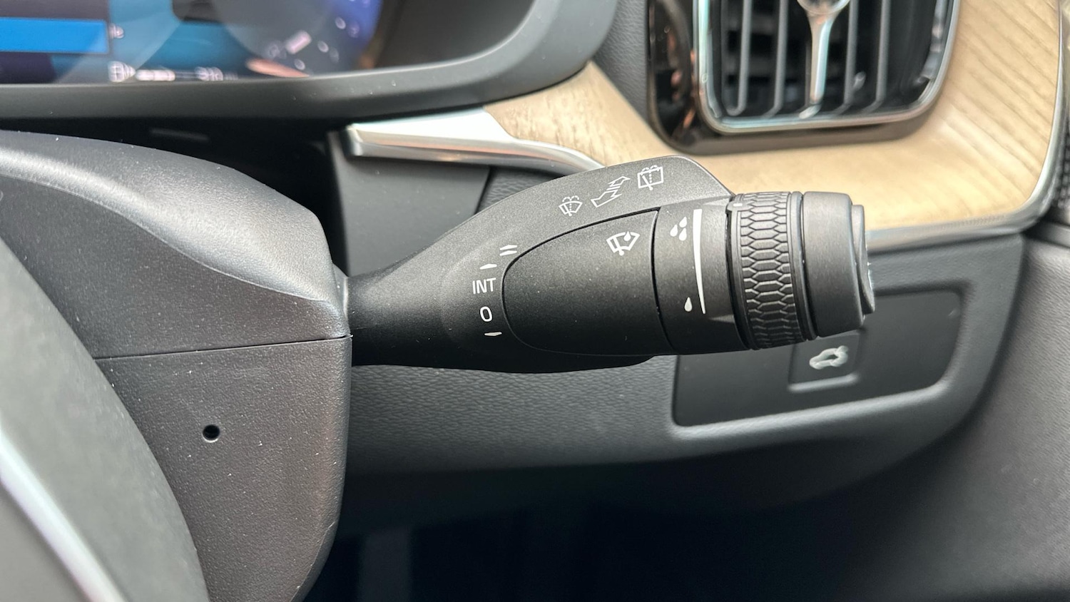 Used Volvo XC60 2025 for sale - 76336305: Photo 44