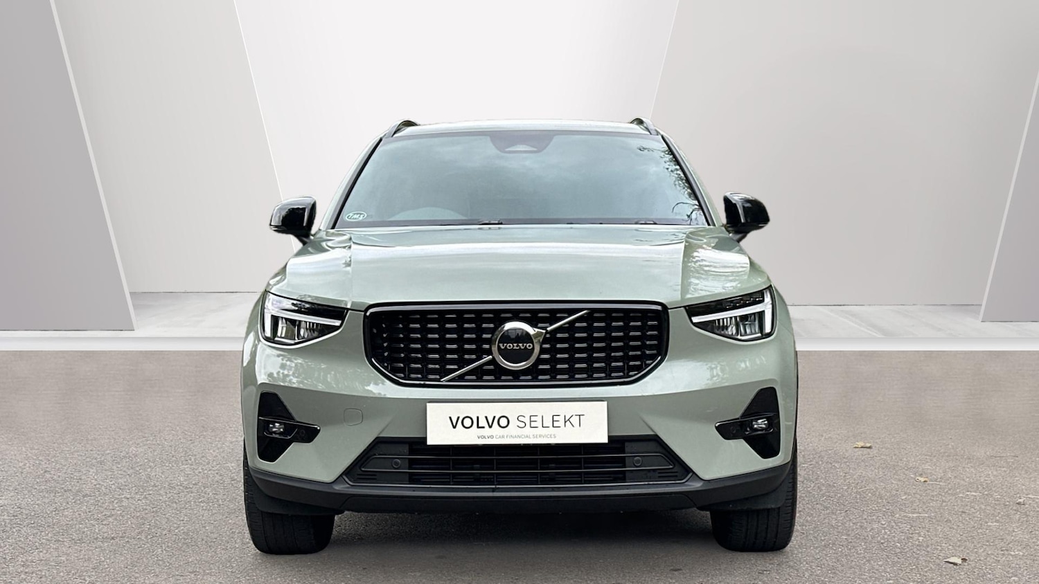 Used Volvo XC40 2025 for sale - 76336341: Photo 2