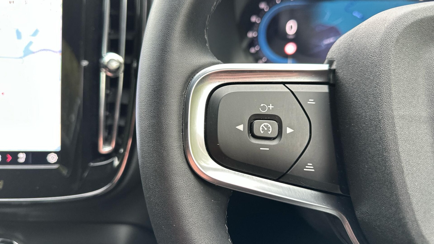 Used Volvo XC40 2025 for sale - 76336341: Photo 20