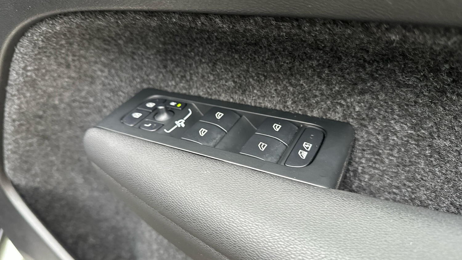 Used Volvo XC40 2025 for sale - 76336341: Photo 22