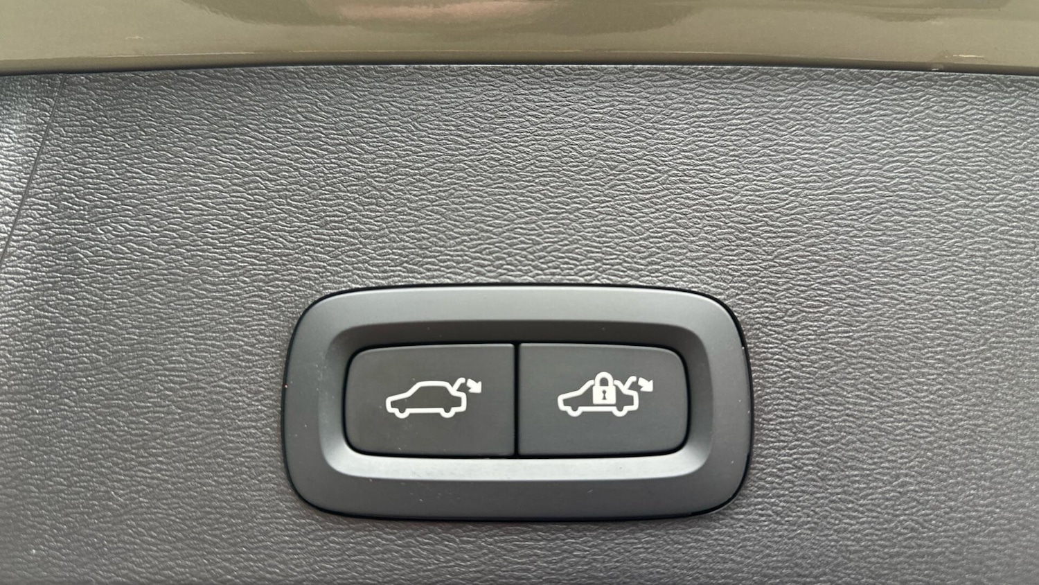 Used Volvo XC40 2025 for sale - 76336341: Photo 25