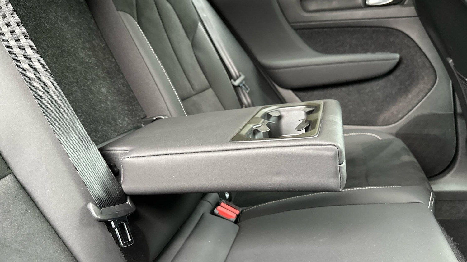 Used Volvo XC40 2025 for sale - 76336341: Photo 44