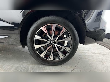 Used Volvo XC60 2023 for sale - 77940729: Photo