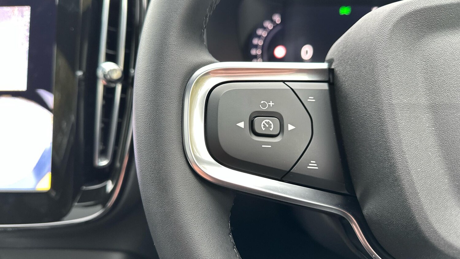 Used Volvo XC40 2025 for sale - 77672918: Photo 20