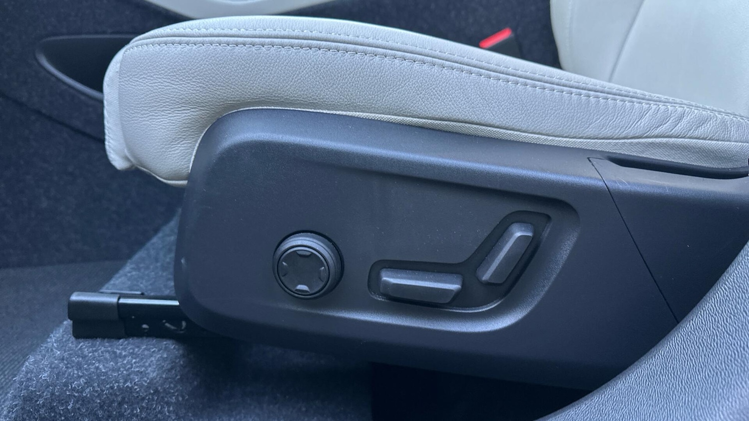 Used Volvo XC40 2020 for sale - 76771922: Photo 41