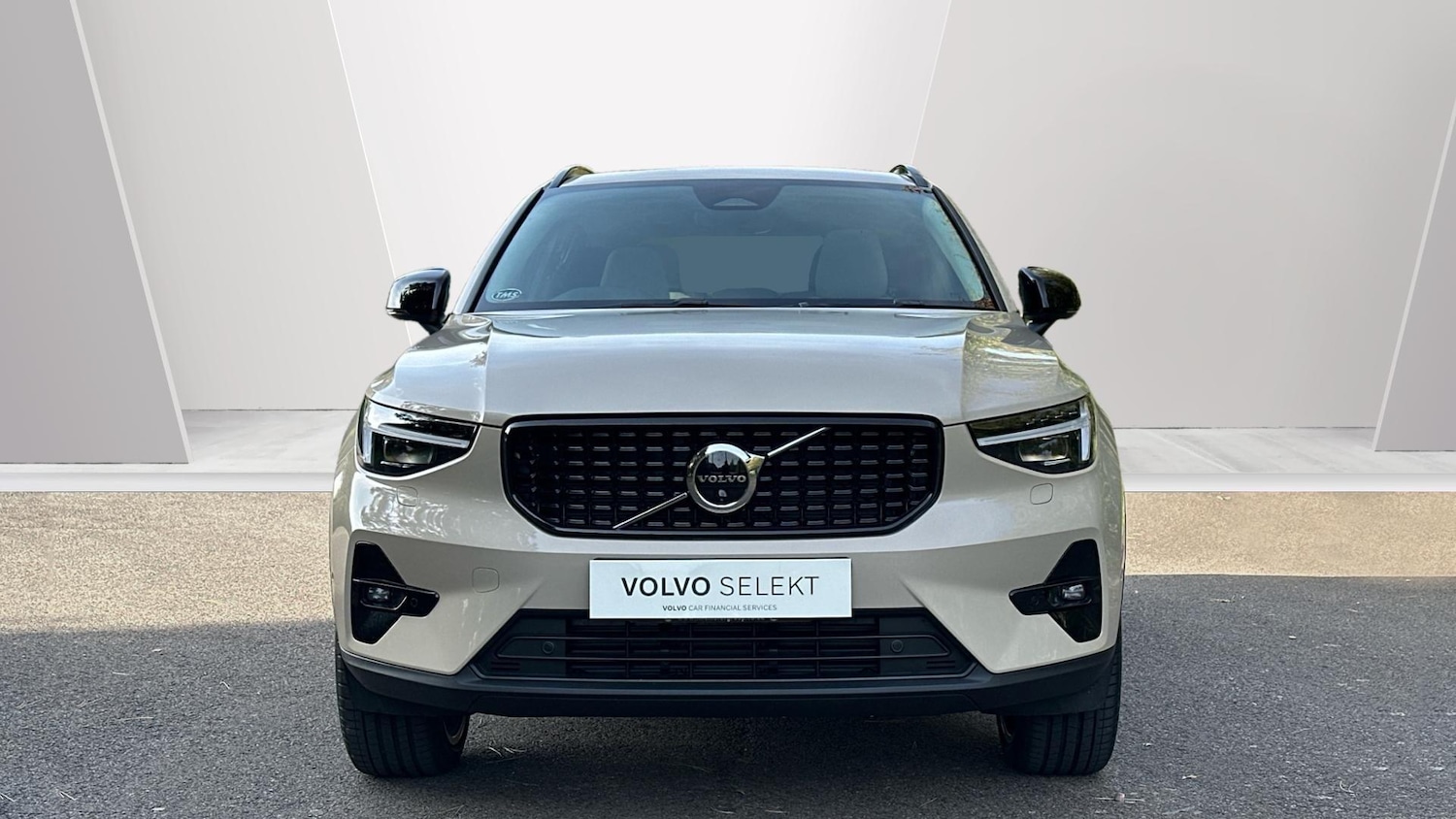 Used Volvo XC40 2025 for sale - 76337796: Photo 2