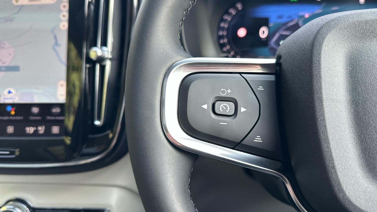 Used Volvo XC40 2025 for sale - 76337796: Photo 22