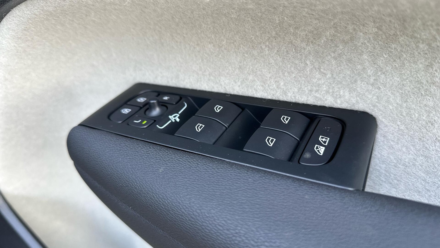 Used Volvo XC40 2025 for sale - 76337796: Photo 25