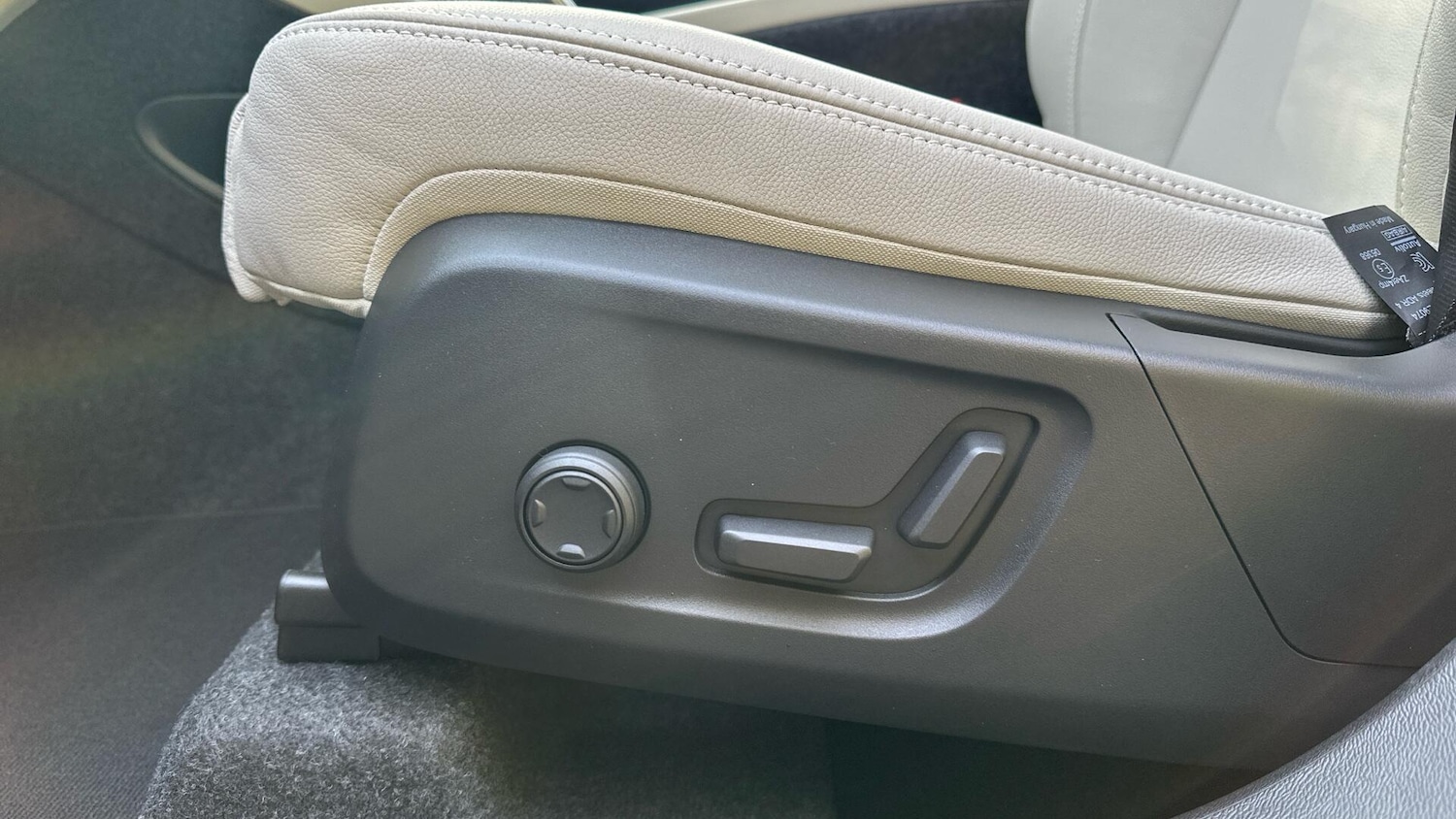 Used Volvo XC40 2025 for sale - 76337796: Photo 29