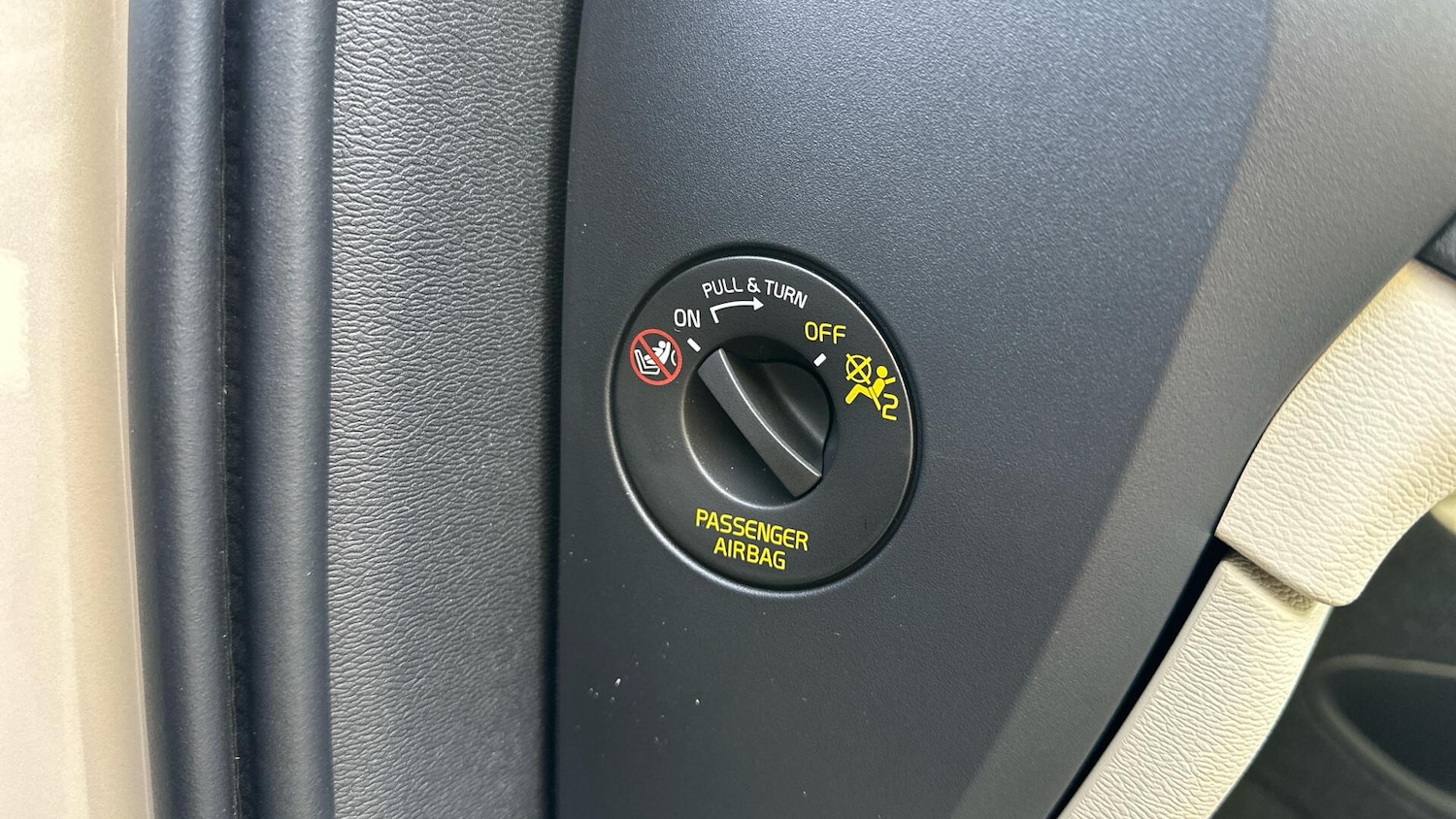 Used Volvo XC40 2025 for sale - 76337796: Photo 30