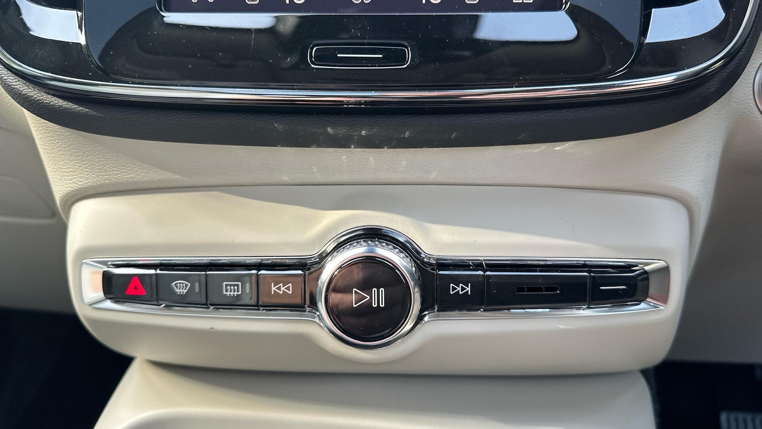 Used Volvo XC40 2025 for sale - 76337796: Photo 32