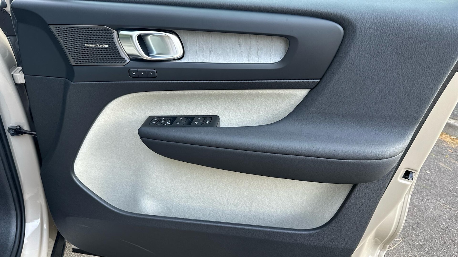 Used Volvo XC40 2025 for sale - 76337796: Photo 33