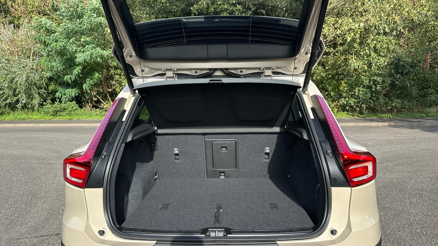 Used Volvo XC40 2025 for sale - 76337796: Photo 44