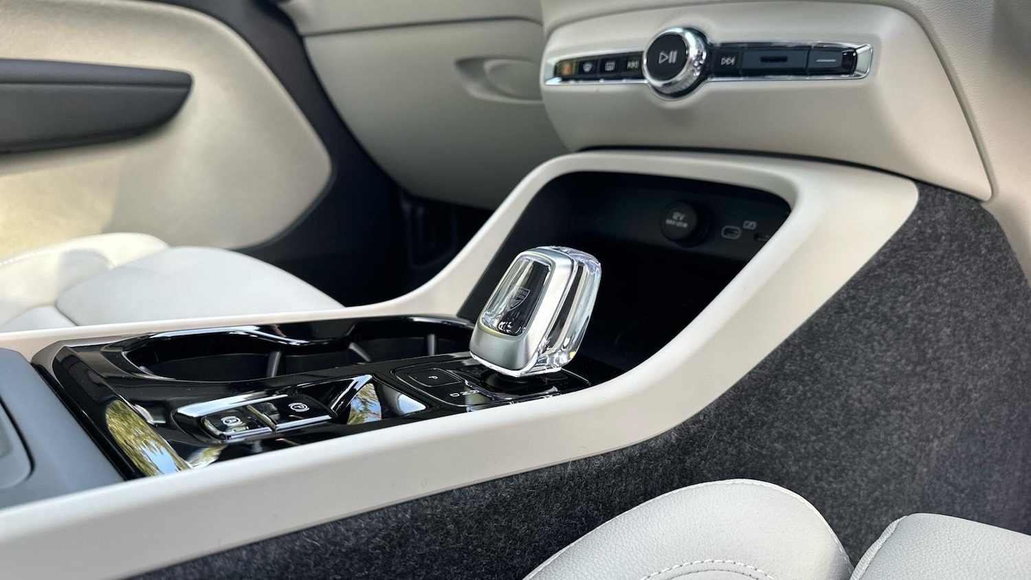 Used Volvo XC40 2025 for sale - 76337796: Photo 49