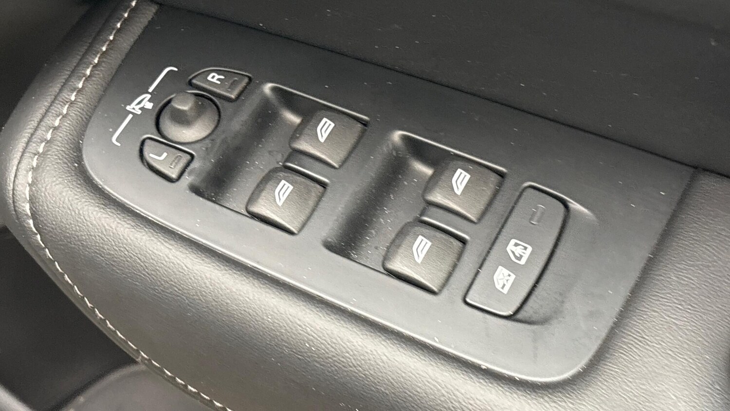 Used Volvo XC60 2025 for sale - 77722516: Photo 25