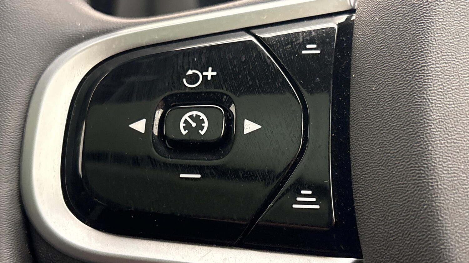 Used Volvo XC60 2025 for sale - 77722516: Photo 31