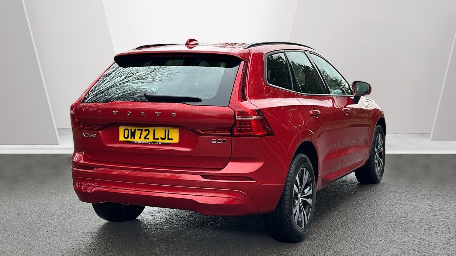 Used Volvo XC60 2023 for sale - 77672909: Photo 2
